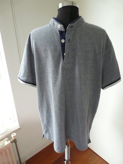  Sportief blauw wit poloshirt met ronde kraag., mt XL, Kleding | Heren, Blauw, Maat 56/58 (XL), Ophalen of Verzenden, Zo goed als nieuw