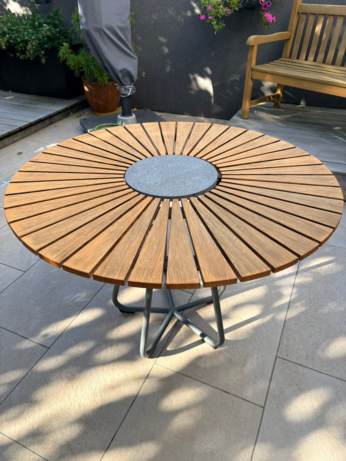 Te koop Houe ronde tuintafel, Tuin en Terras, Tuinsets en Loungesets, Ophalen, 4 zitplaatsen, Gebruikt, Eettafel