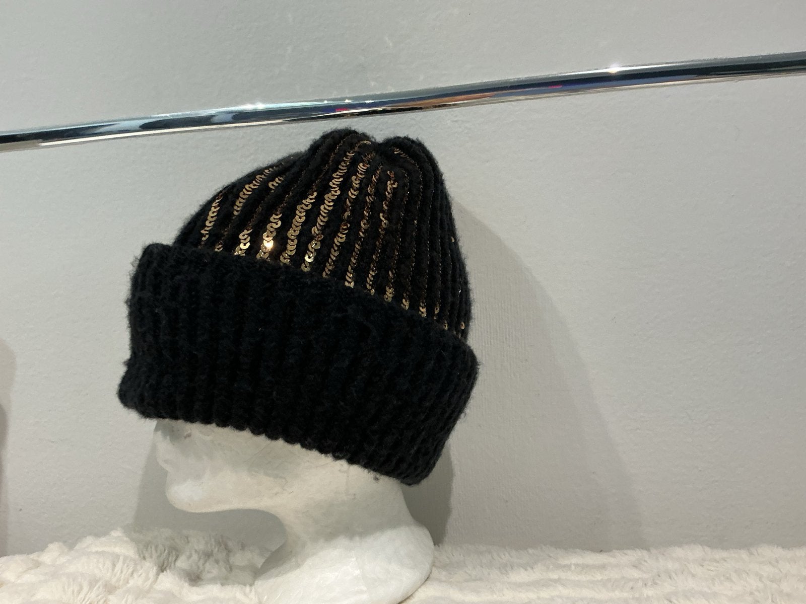 Zara muts met pailletten, Kleding | Dames, Ophalen of Verzenden, Zo goed als nieuw, One size fits all, Hoed