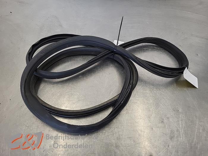 Portierrubber 2Deurs links van een Ford Transit Custom, Gebruikt, -, -, Ophalen of Verzenden