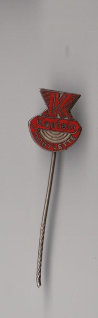 Kaptein Mobylette brommer emaille speldje, Gebruikt, Niet vindbaar, Niet vindbaar, Speldje of Pin