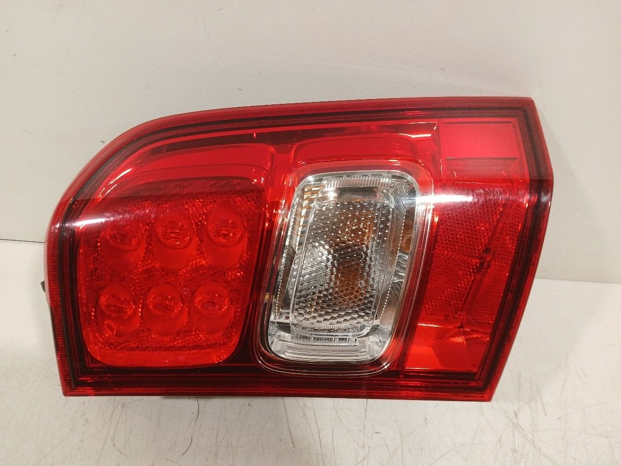 Achterlicht carrosserie rechts Suzuki Ignis, Auto-onderdelen, Verlichting, Onderdelen@venauto.nl, Van der Ven Autorecycling B.V.