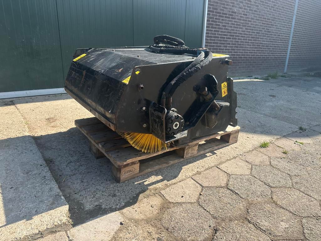 Hydraulische Rolbezem met opvangbak bobcat gehl schranklader, Ophalen of Verzenden, Gebruikt
