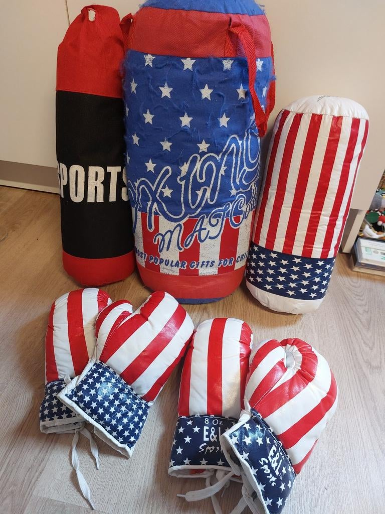 3x bokszak met handschoenen 🥊 boksen, Ophalen of Verzenden, Gebruikt, Bokszak