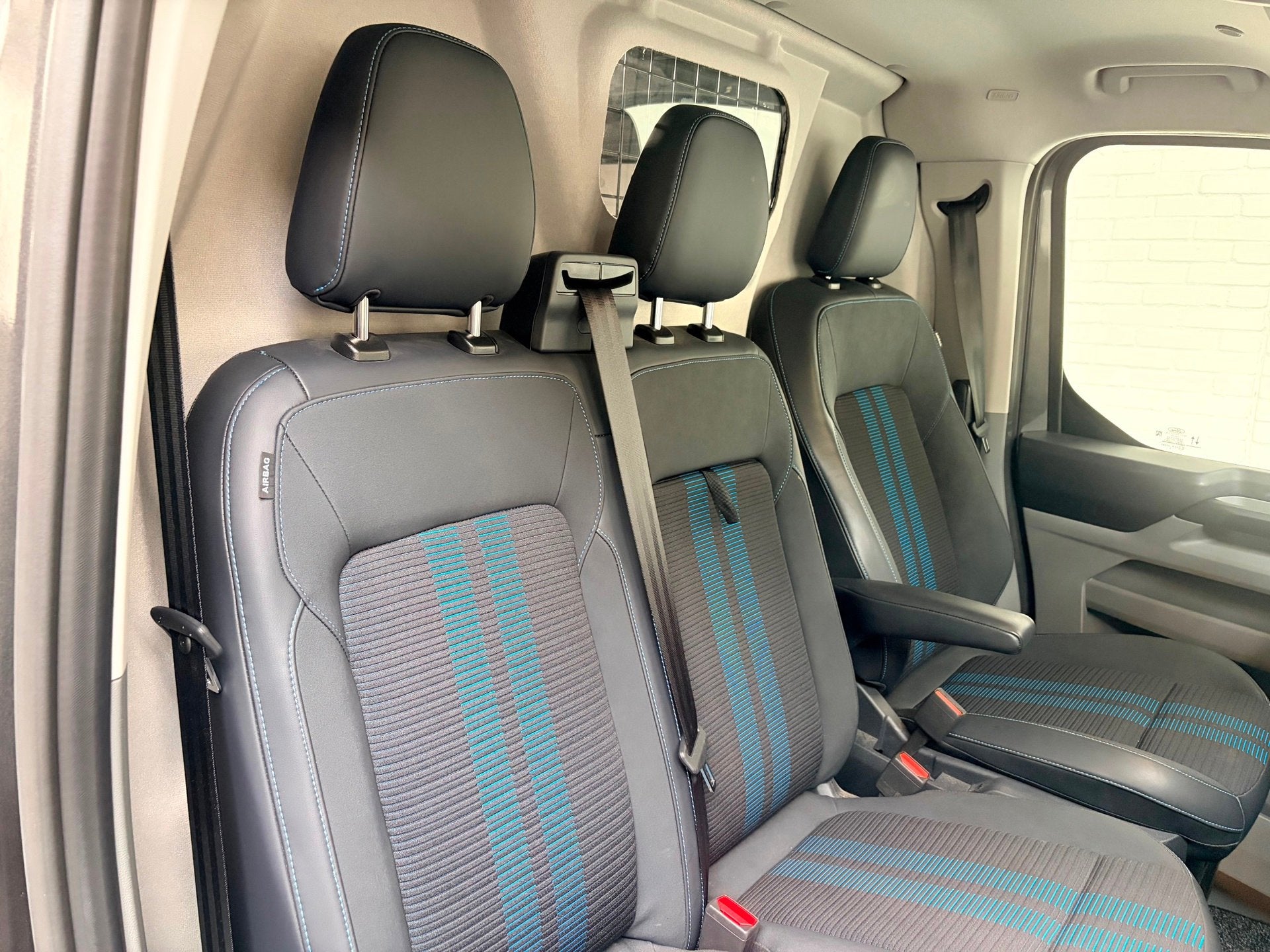 Ford TRANSIT CUSTOM Automaat Sport AWD 4x4 320 2.0 TDCI 170p, Automaat, Dealer onderhouden, Gebruikt, 4 cilinders