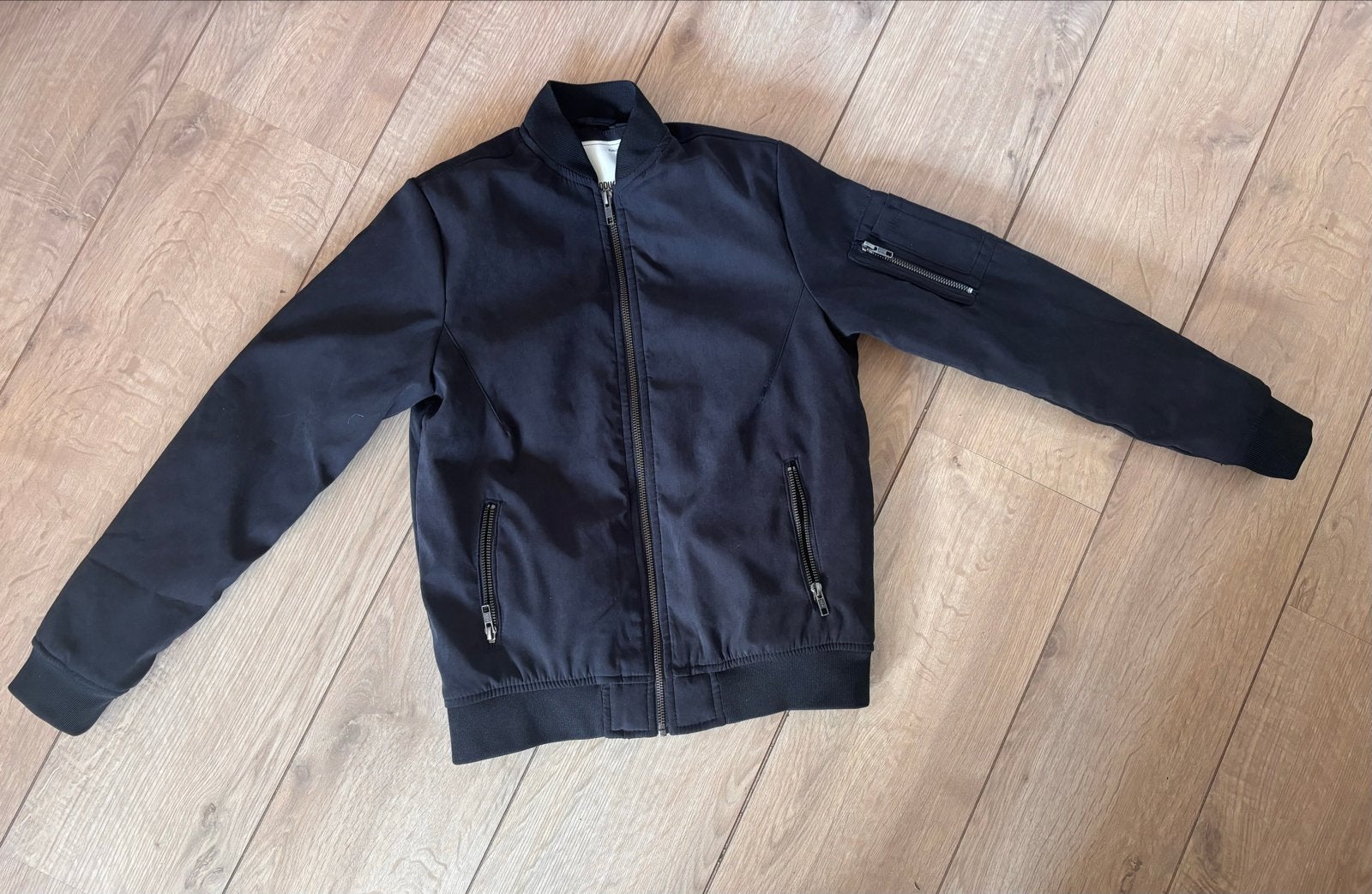 Nieuw: Zwarte bomberjack met binnenzak - Mt 146-152, Kinderen en Baby's, Ophalen, Nieuw