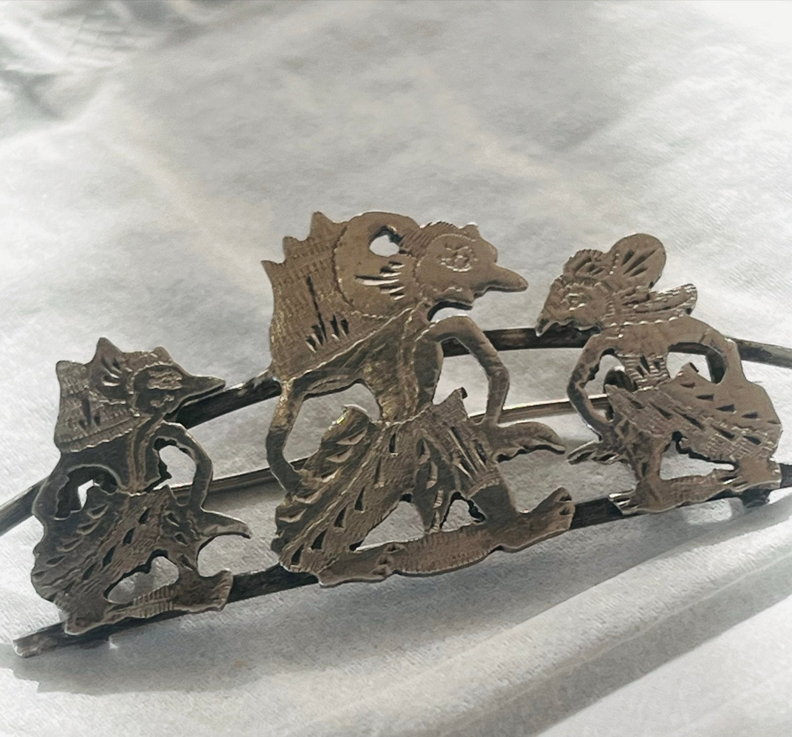 Zilveren wajang broche 900 zilver 6 x 3 cm, Verzenden, Gebruikt, 4 tot 7 cm, Zilver
