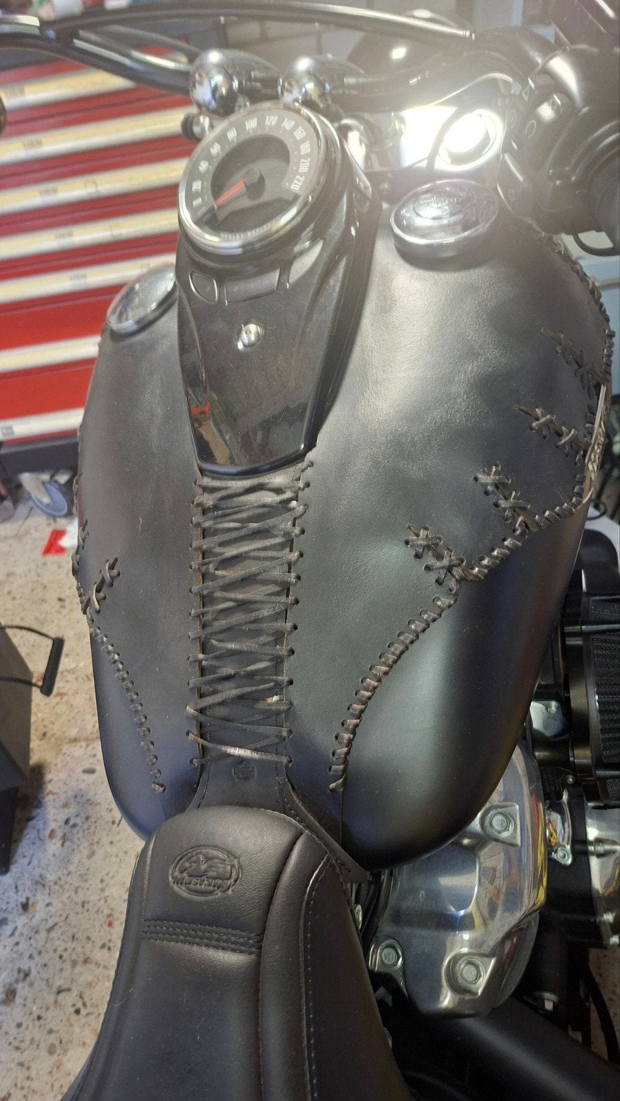 HARLEY DAVIDSON SOFTAIL FLSL SLIM lederenGladiator tankcover, Ophalen, Gebruikt