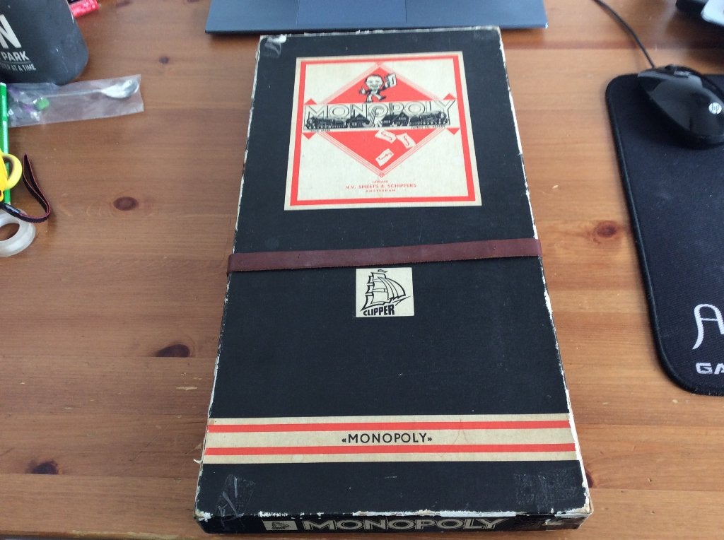 Vintage Monopoly in zwarte doos, Vijf spelers of meer, Ophalen of Verzenden, Gebruikt, Clipper