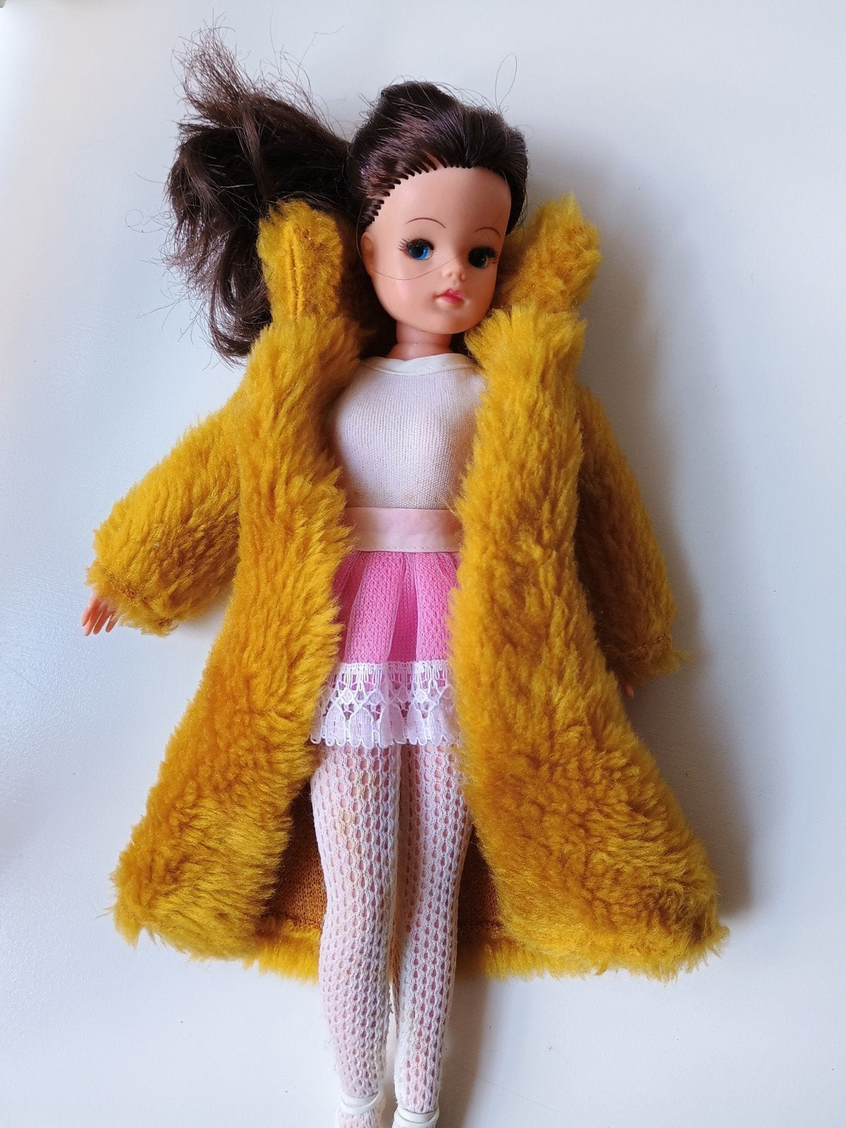 Oude barbie bontjas, Verzamelen, Ophalen of Verzenden, Gebruikt, Kleertjes