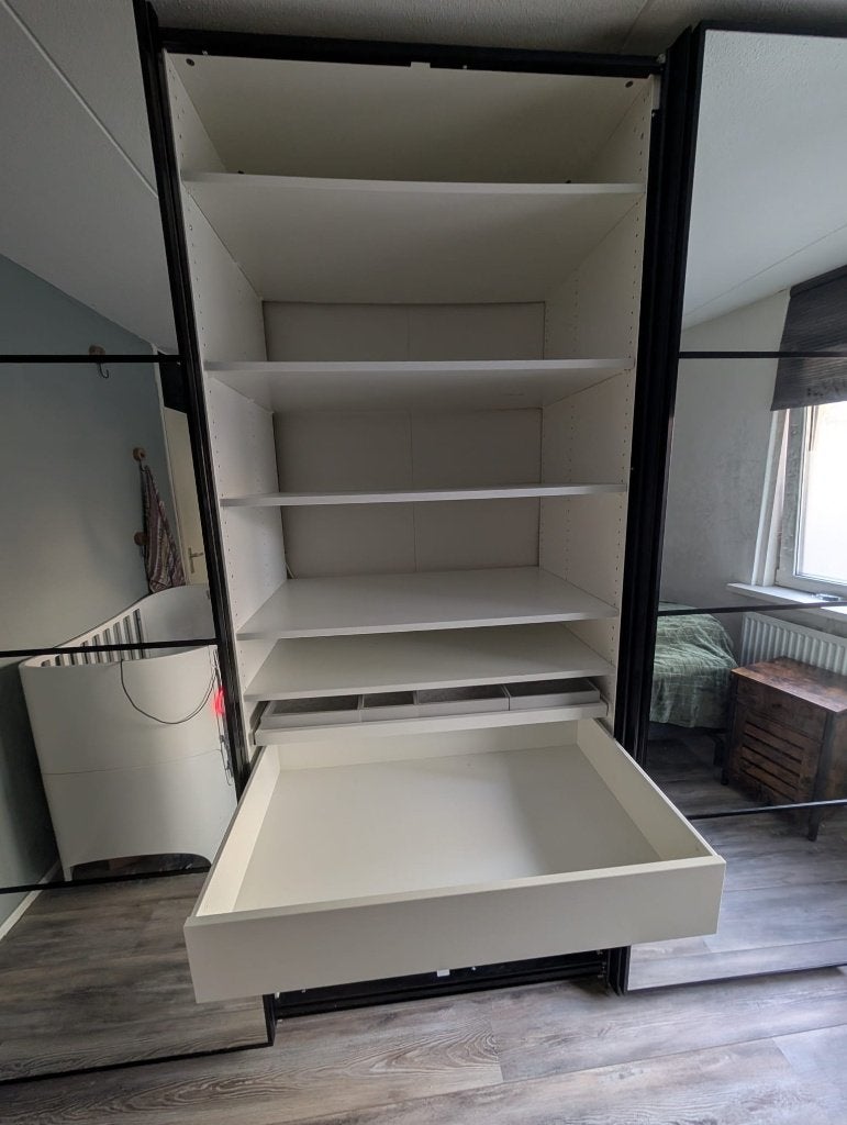 Foto 5 van Spacious, modern PAX wardrobe / Grote moderne PAX kast