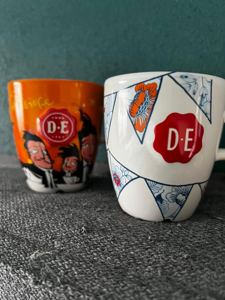 2 douwe Egberts koffiekopjes, Ophalen of Verzenden, Zo goed als nieuw, Overige stijlen, Kop(pen) en/of Schotel(s)