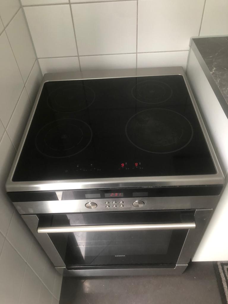 Inductie fornuis SIEMENS, Ophalen, 4 kookzones, Zo goed als nieuw, Inductie