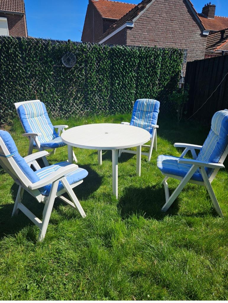 tuintafel wit + stoelen, Ophalen, 4 zitplaatsen, Kunststof, Gebruikt