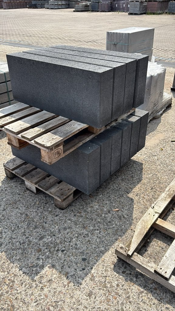 Traptrede 16x40x100cm zwart, Tuin en Terras, Ophalen, 25 cm of meer, Zo goed als nieuw, Beton