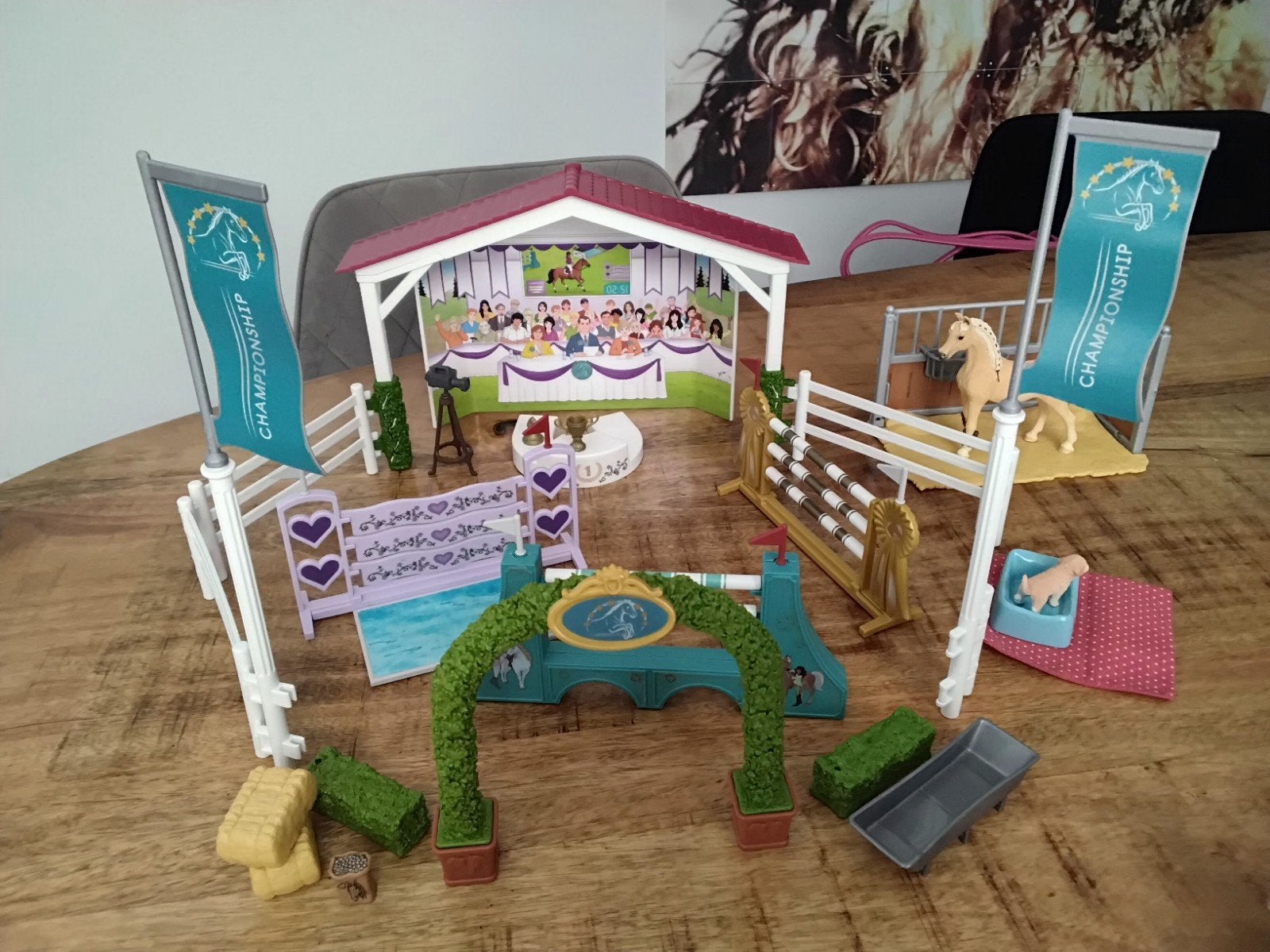 Schleich Spring Concours, met extra stal, paard en hond., Ophalen of Verzenden, Zo goed als nieuw