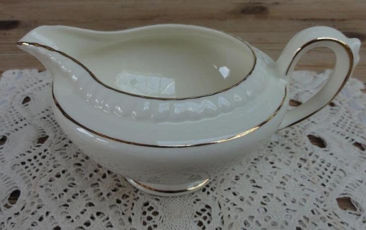 Mosa melkkannetje met goud kleurige randjes, Ophalen of Verzenden