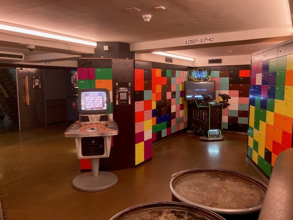 Verhuur flipperkast, airhockey en arcades, Verzenden, Zo goed als nieuw