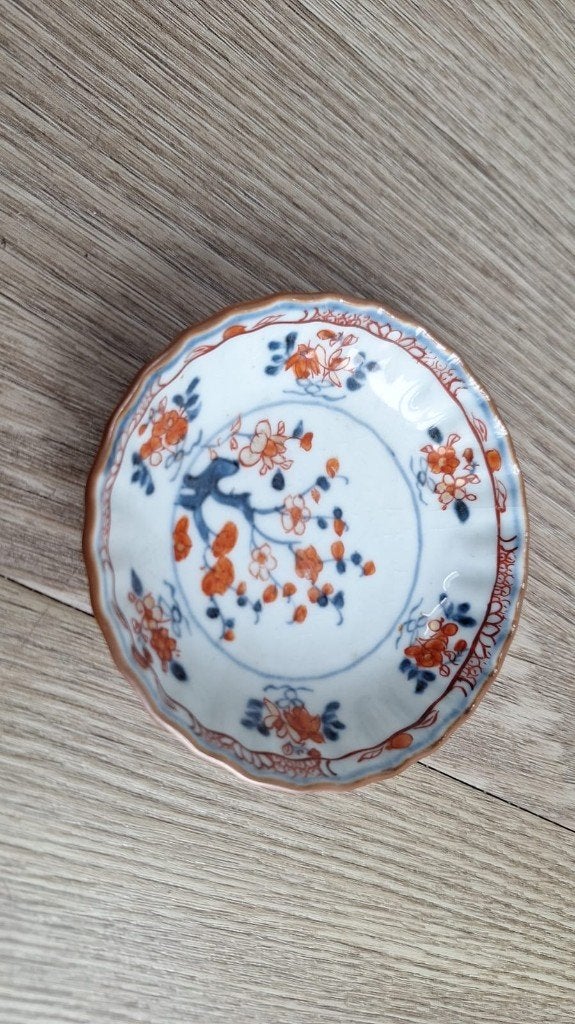 Ondiep sierschaaltje met geschulpte rand - 10 cm, Antiek en Kunst, Ophalen of Verzenden