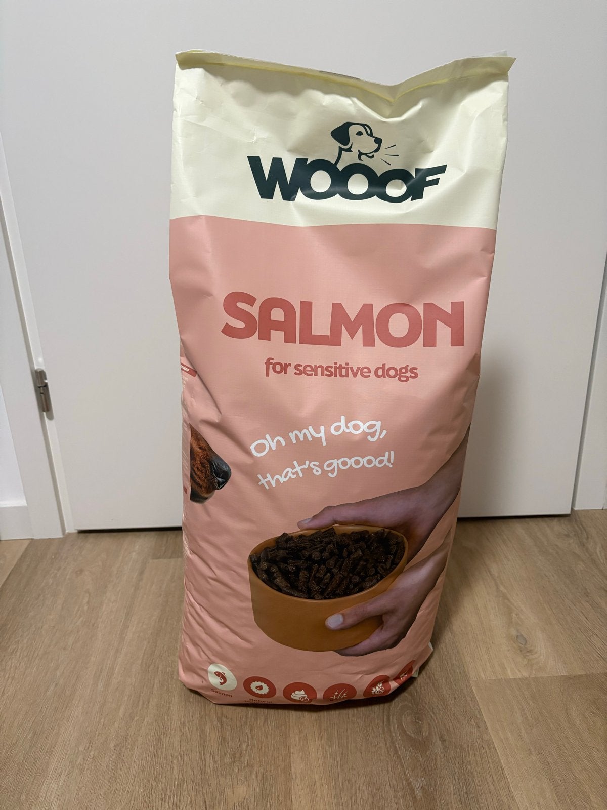 Wooof zalm geperste hondenbrokken 18kg, Dieren en Toebehoren, Verzenden, Hond