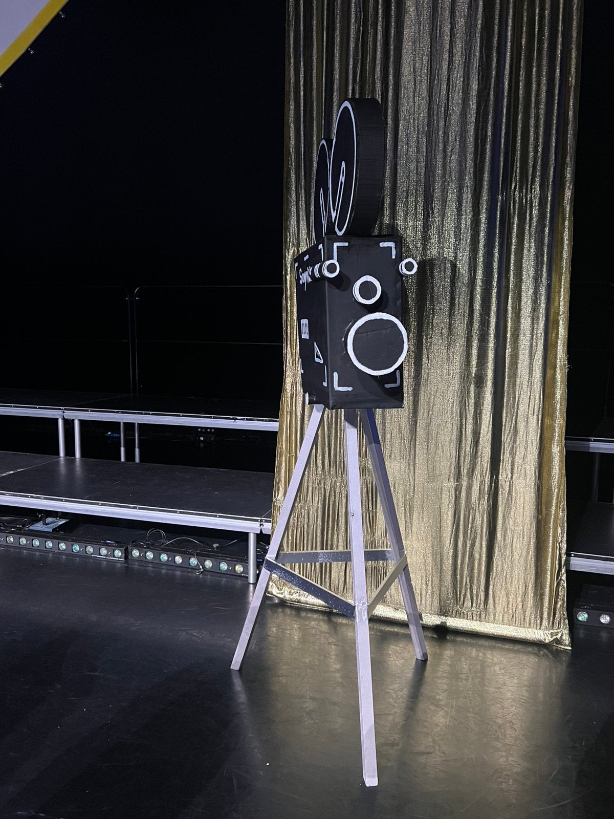 Camera decor stuk, Ophalen