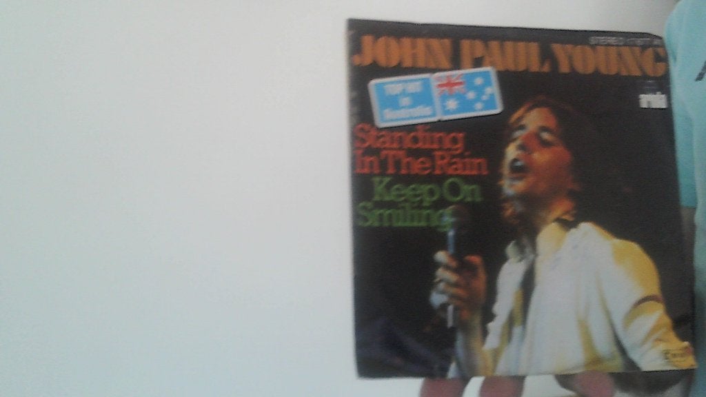 john paul young jukebox single standing in the rain  uit1976, Ophalen of Verzenden, Zo goed als nieuw, Pop, Single