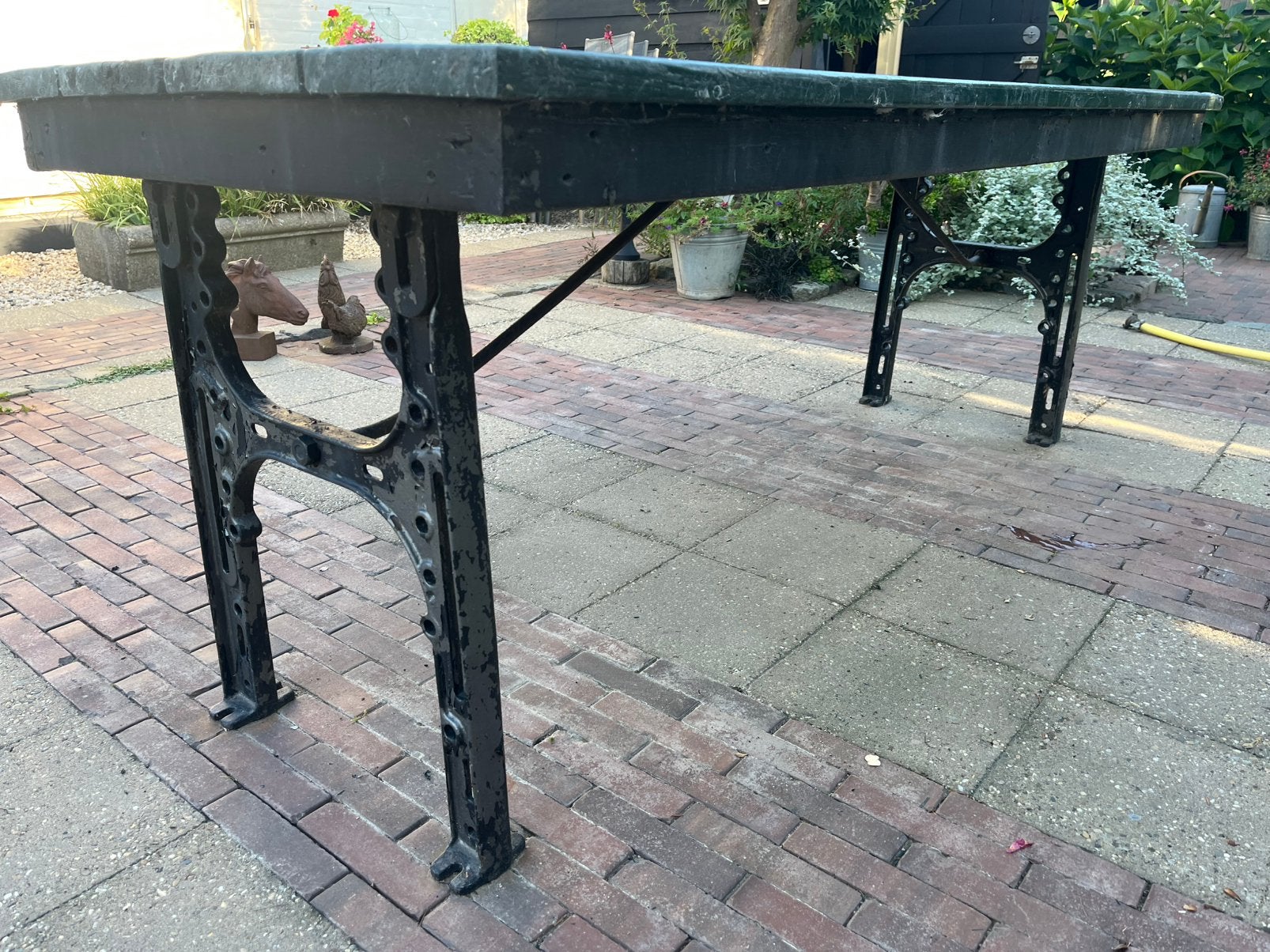 Grote terras tafel met industrieel onderstel., Tuin en Terras, Ophalen of Verzenden, Gebruikt, Rechthoekig, Staal