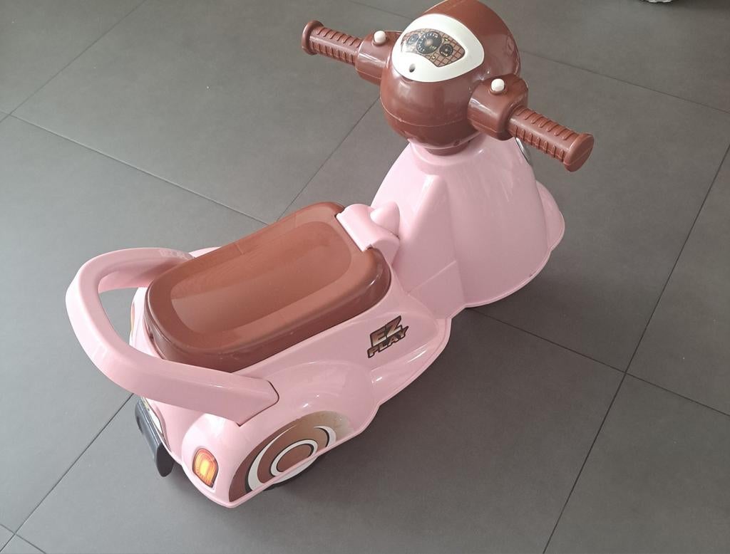 Roze loopscooter/vespa, Ophalen, Zo goed als nieuw, Loopvoertuig