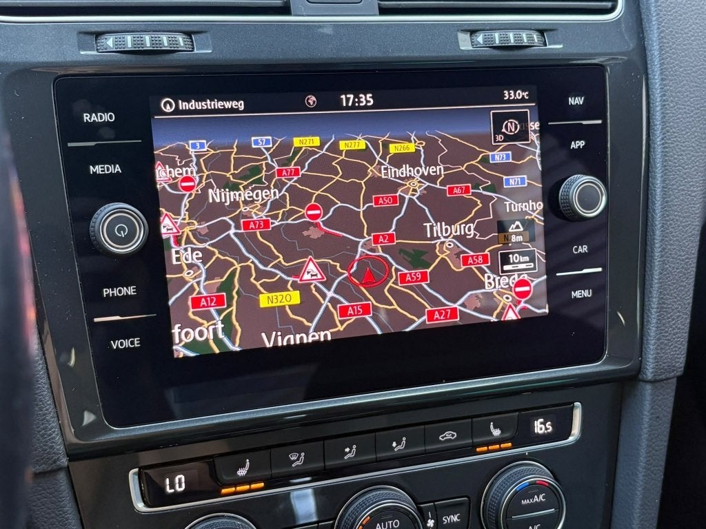 Foto 19 van Volkswagen Golf 1.0 TSI HighLine DAB Stoelvw PDC ACC Massage