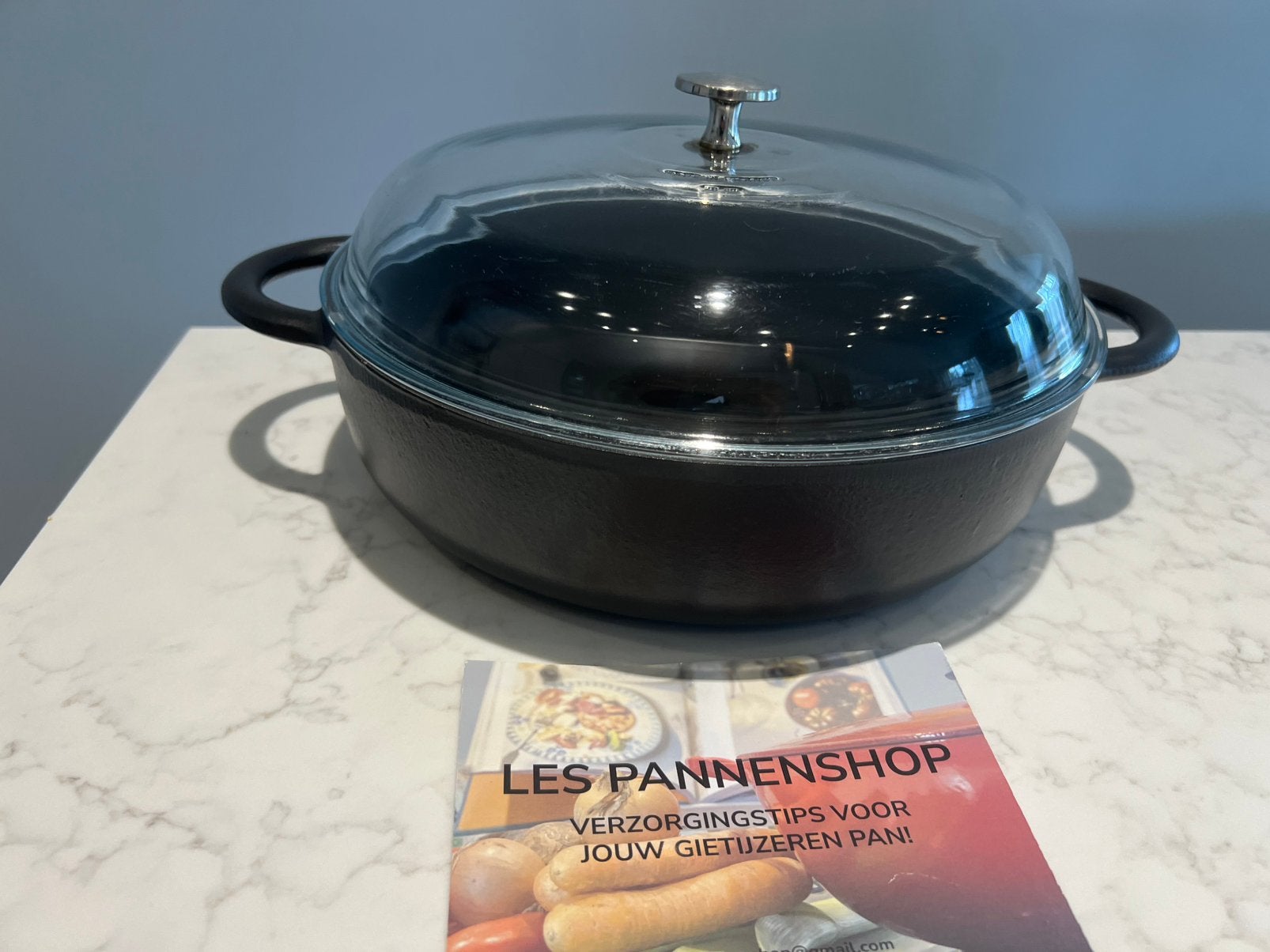 Vintage Staub sauteerpan 28 cm mat zwart uitstekende staat, Geschikt voor inductie, Ophalen of Verzenden, Zo goed als nieuw, Staub