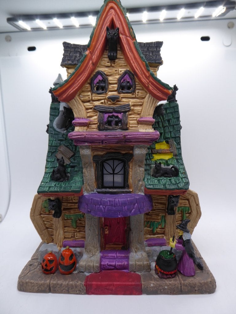 Lemax Spookytown Wanda,s wicked home - Ik ruim alles op, Diversen, Ophalen of Verzenden, Nieuw
