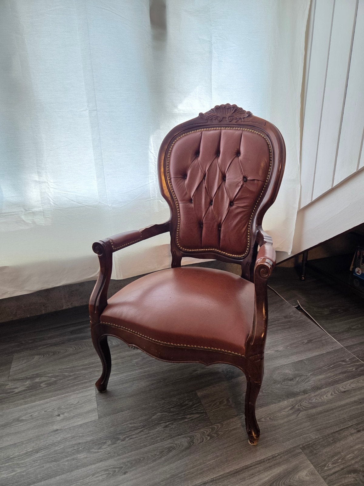 Antieke klassieke stoel, Ophalen