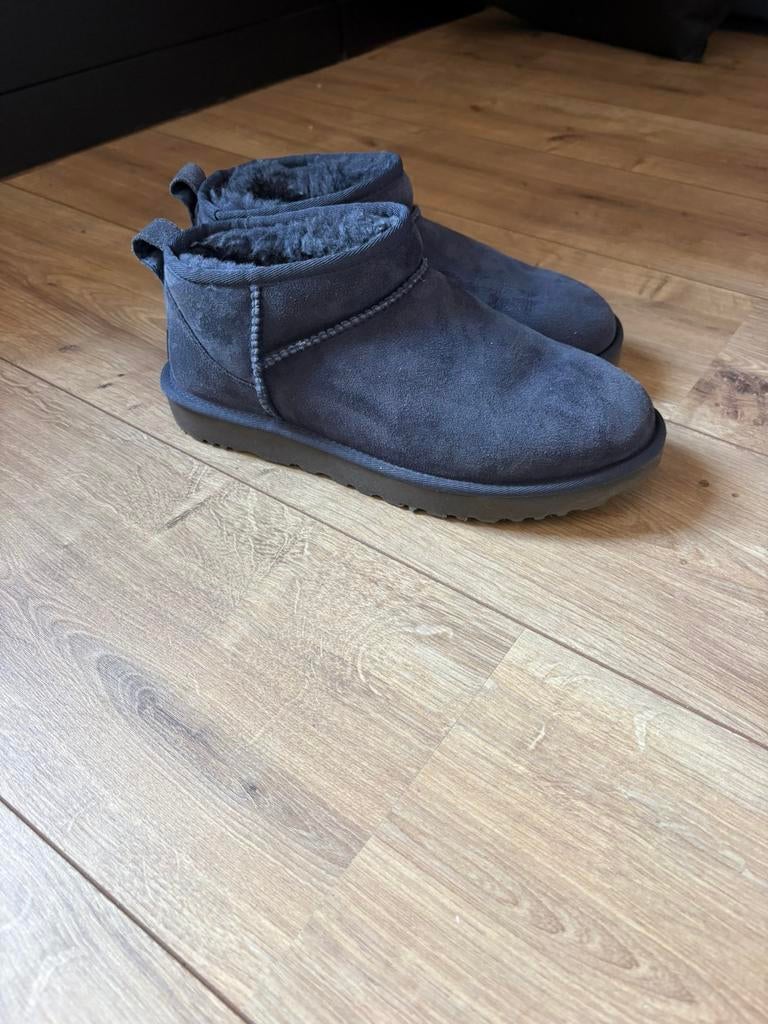 Uggs classic ultra mini donkerblauw, Kleding | Dames, Schoenen, Ophalen of Verzenden, Zo goed als nieuw, Blauw