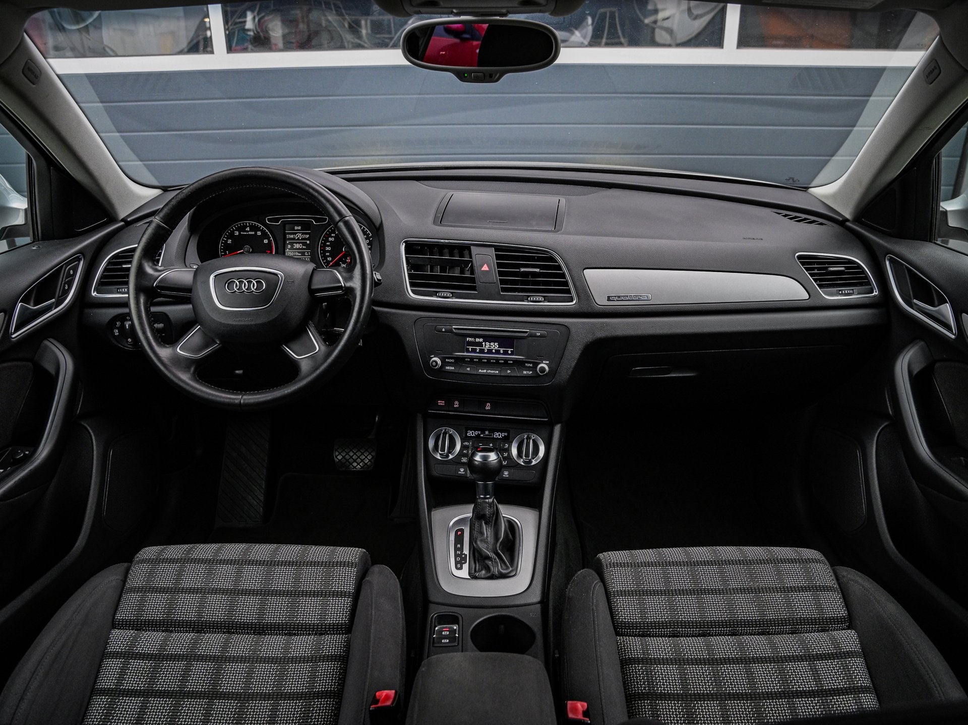 Audi Q3 2.0 TFSI quattro Pro Line | Automaat | Xenon | Sport, Euro 5, Stof, Gebruikt, Zwart