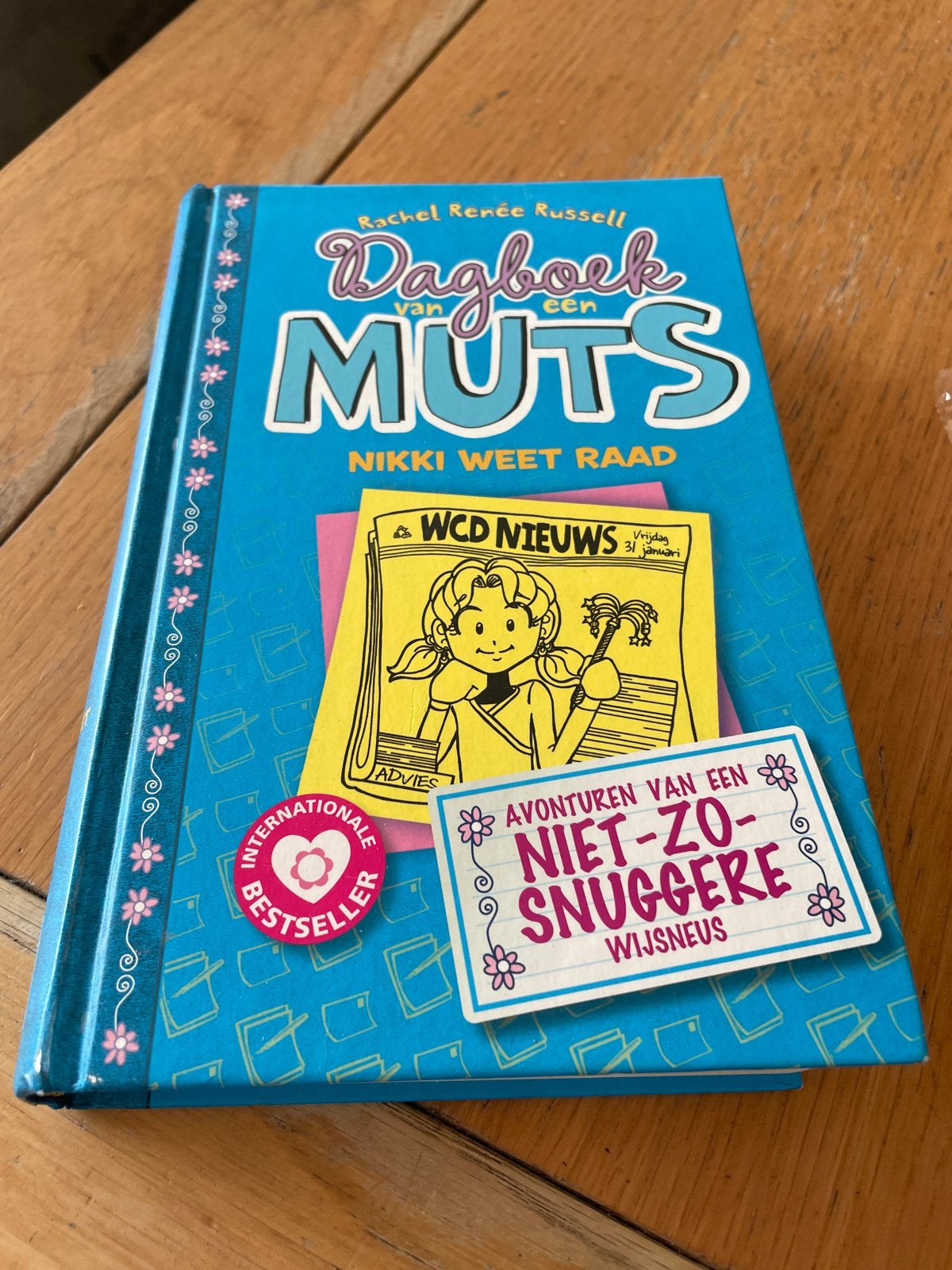 Dagboek van een Muts: Nikki Weet Raad - Rachel Renée Russell, Ophalen of Verzenden, Zo goed als nieuw, Fictie