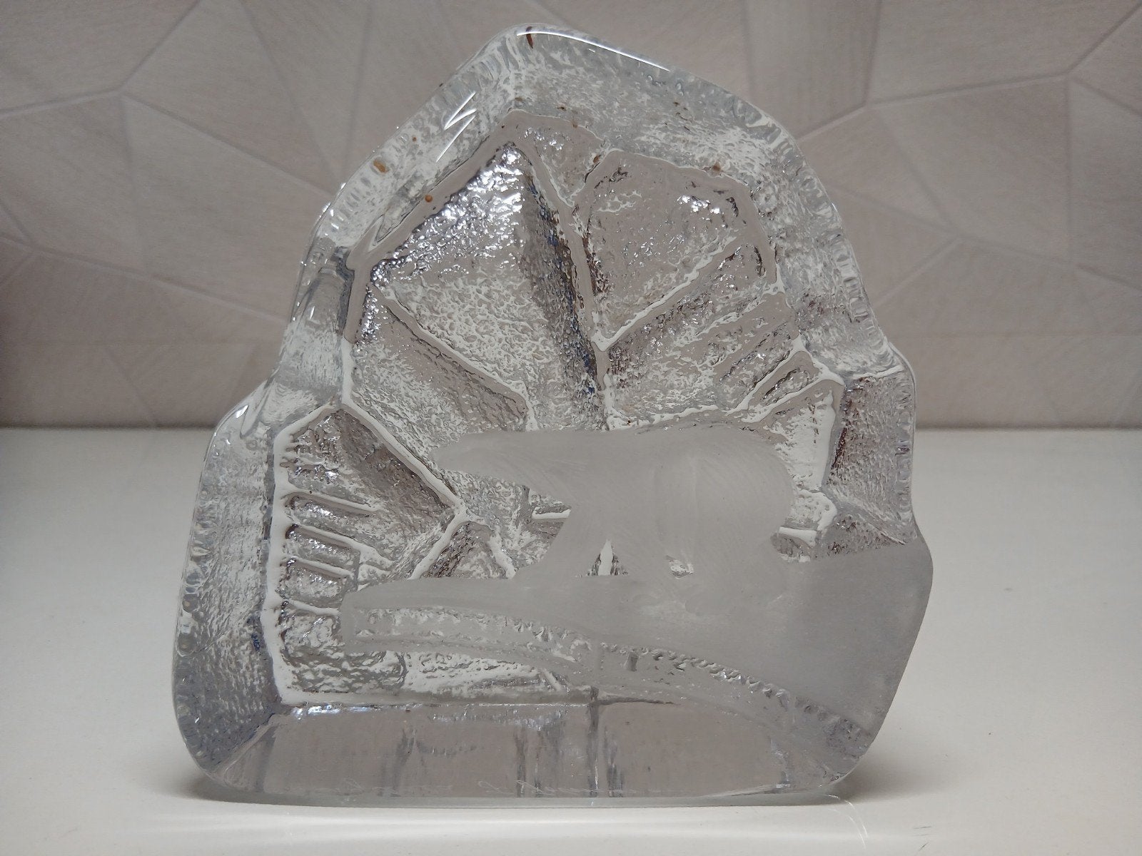Bergdala Zweeds kristallen beeldje van ijsbeer, gesigneerd, Antiek en Kunst, Antiek | Glas en Kristal, Ophalen of Verzenden