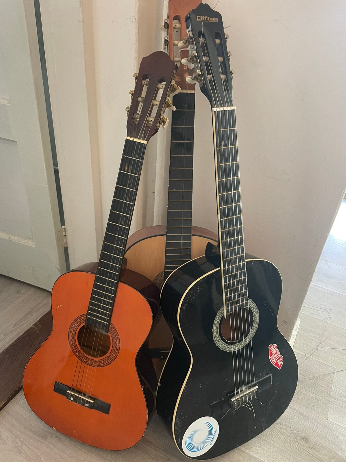 3 gitaren 50 euro
