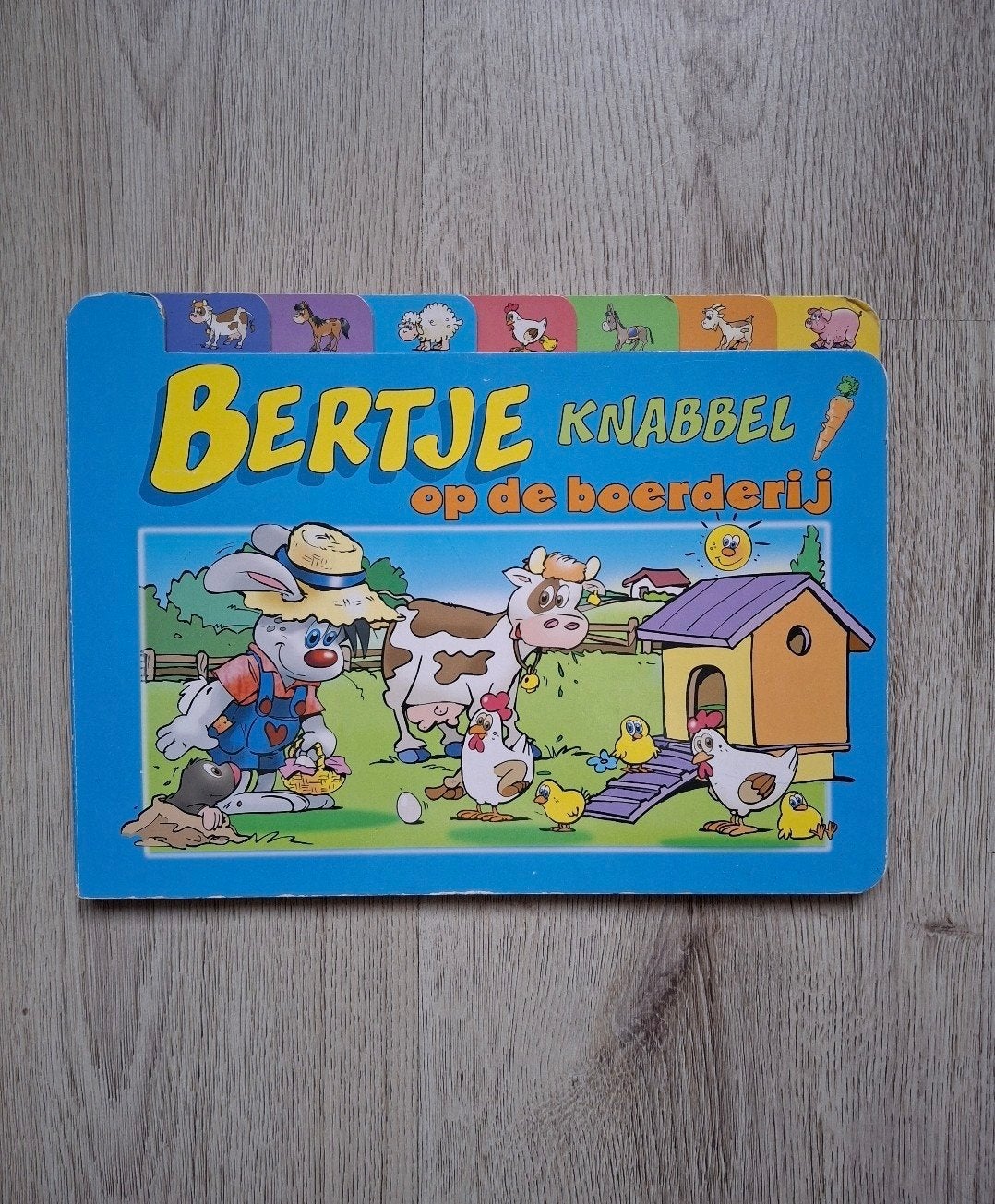 Bertje Knabbel op de boerderij kartonboek boerderijdieren, Boeken, Ophalen of Verzenden, Gelezen