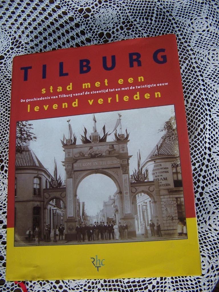 Boek over Tilburg, Ophalen of Verzenden, Zo goed als nieuw