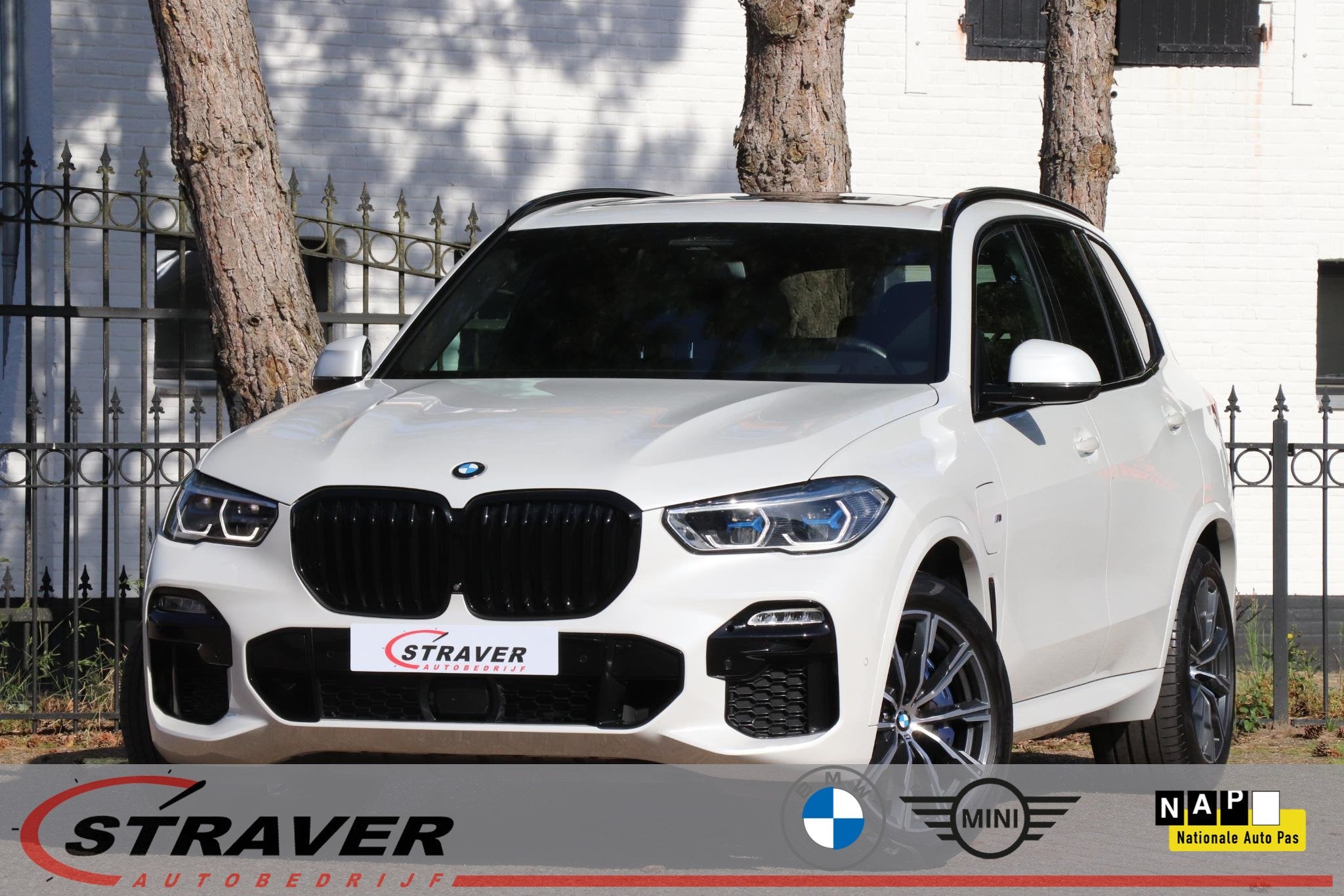 BMW X5 xDrive45e High Executive |M-Sport |Sky Lounge |Softcl, 12 maanden, Gebruikt, 394 pk, Wit