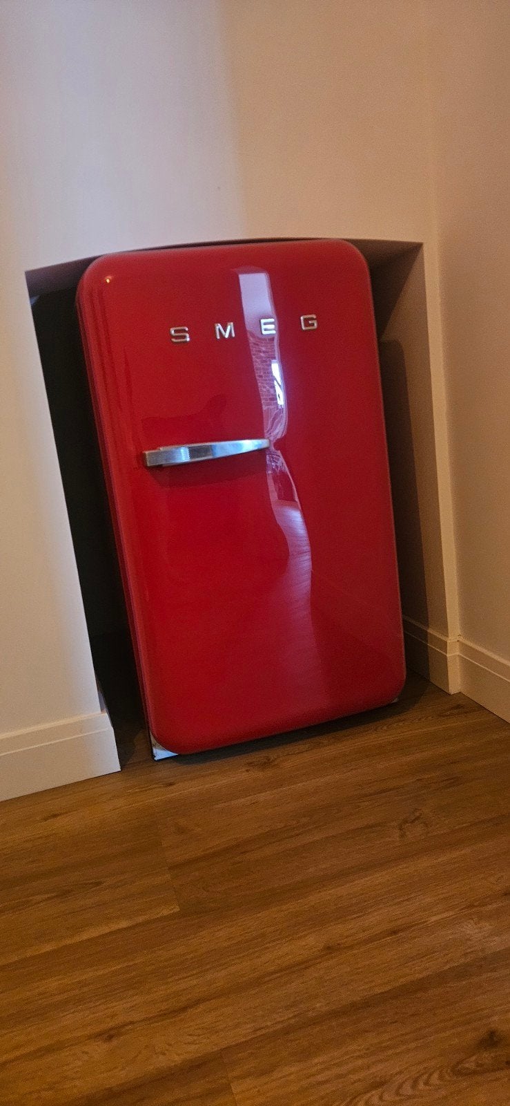 Kleine rode Smeg koelkast - Compact en stijlvol, Ophalen of Verzenden, Minder dan 75 liter, Zonder vriesvak, Gebruikt