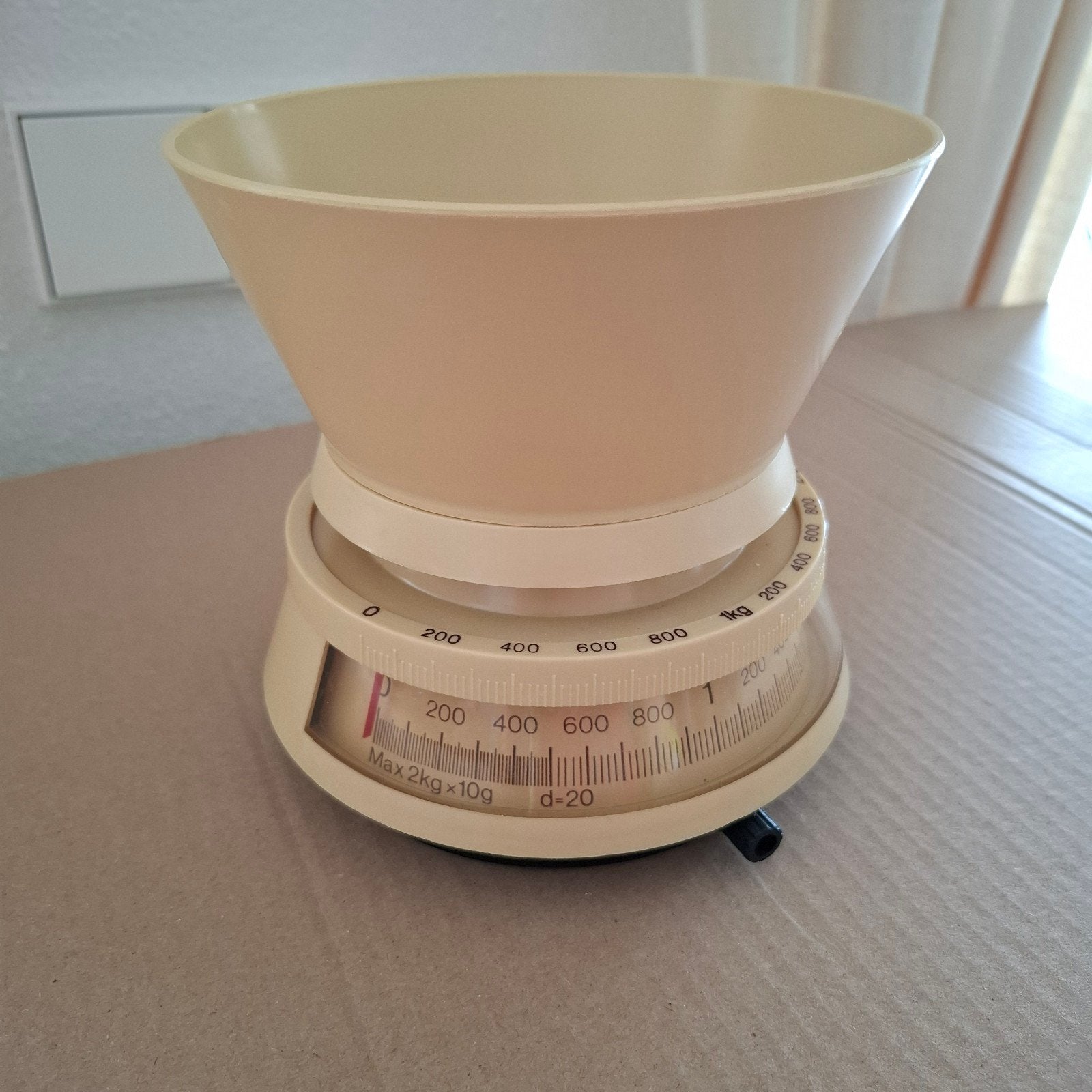 vintage kunststof weegschaal SWEDEN, Minder dan 10 kg, Keukenweegschaal, Analoog, Ophalen of Verzenden