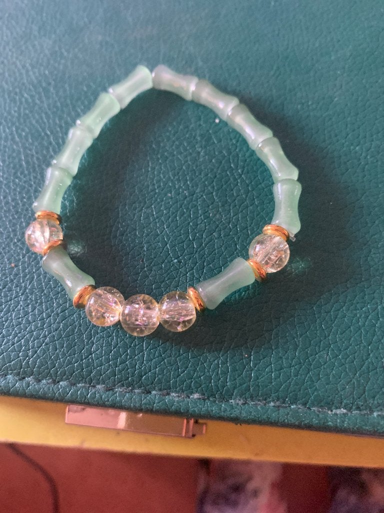 Groen kralen Armbandje, Sieraden, Tassen en Uiterlijk, Armbanden, Ophalen of Verzenden, Zo goed als nieuw, Elastiek, Met bedels of kralen