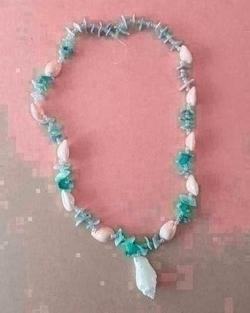 Kunststof Ketting 60 cm met schelpen, Sieraden, Tassen en Uiterlijk, Ophalen of Verzenden, Zo goed als nieuw, Kunststof