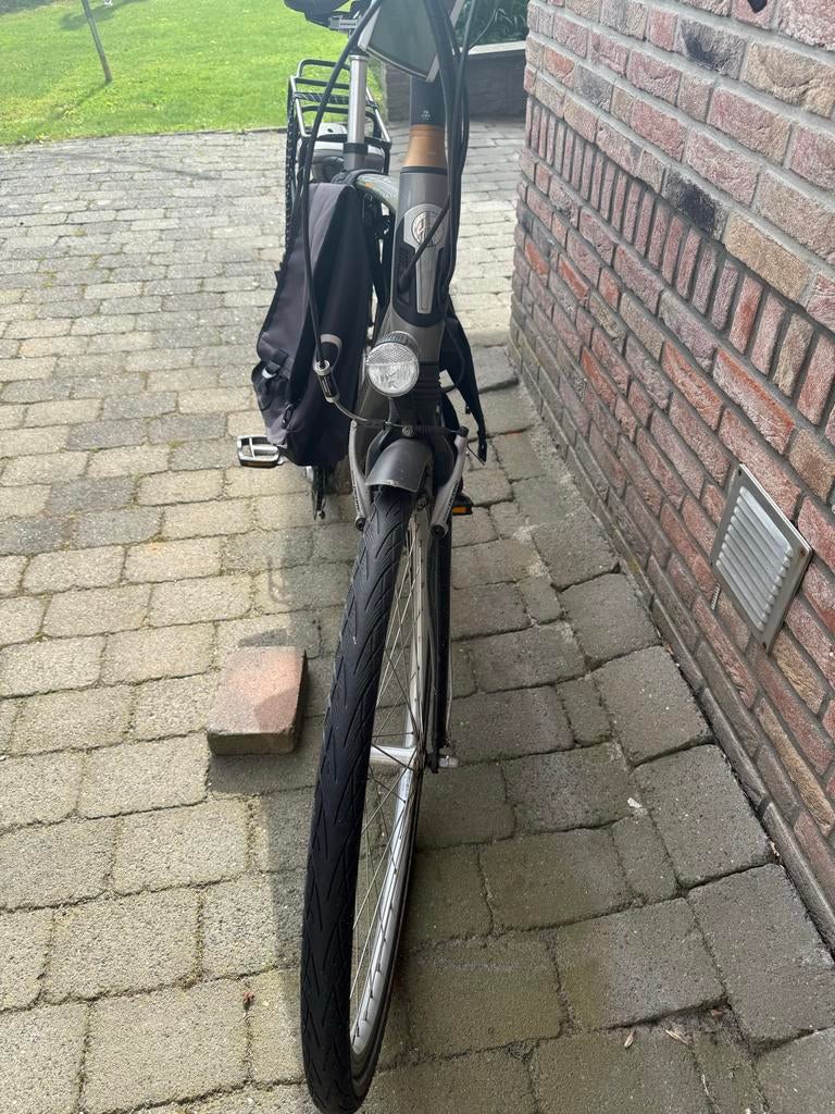 Kapotte Batavus e-bike - Voor onderdelen of reparatie, Fietsen en Brommers, Elektrische fietsen, Ophalen, Minder dan 30 km per accu