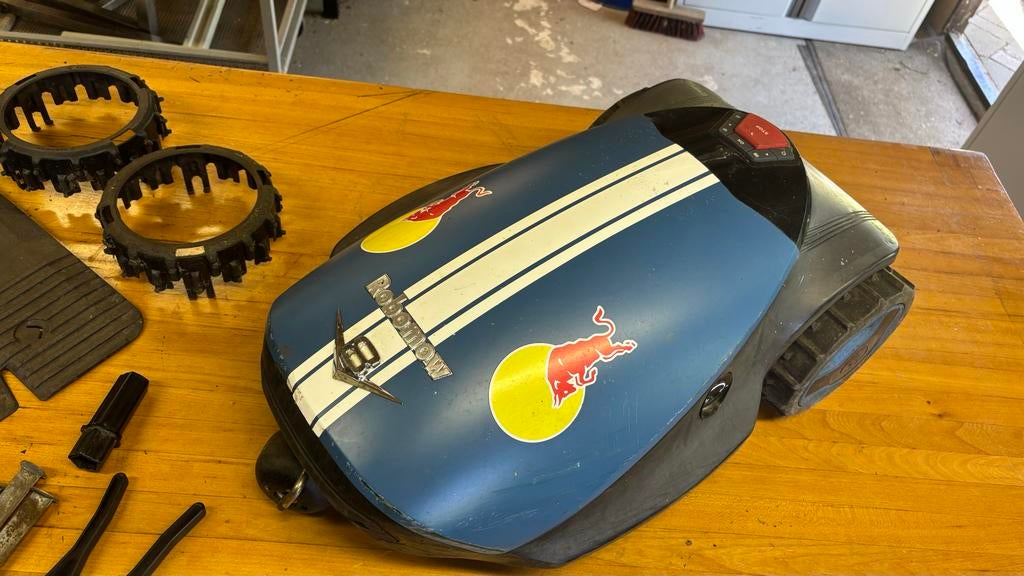 Robomow RC304c Robotmaaier - Liam Lawnsom, Tuin en Terras, Robotmaaiers, Gebruikt, 20 tot 25 cm, Bestuurbaar via app, Ophalen