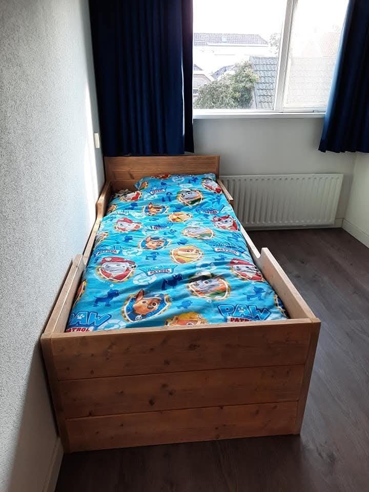 Steigerhouten bed met onderlade en kledingkast, Ophalen, Gebruikt, 90 cm, Eenpersoons