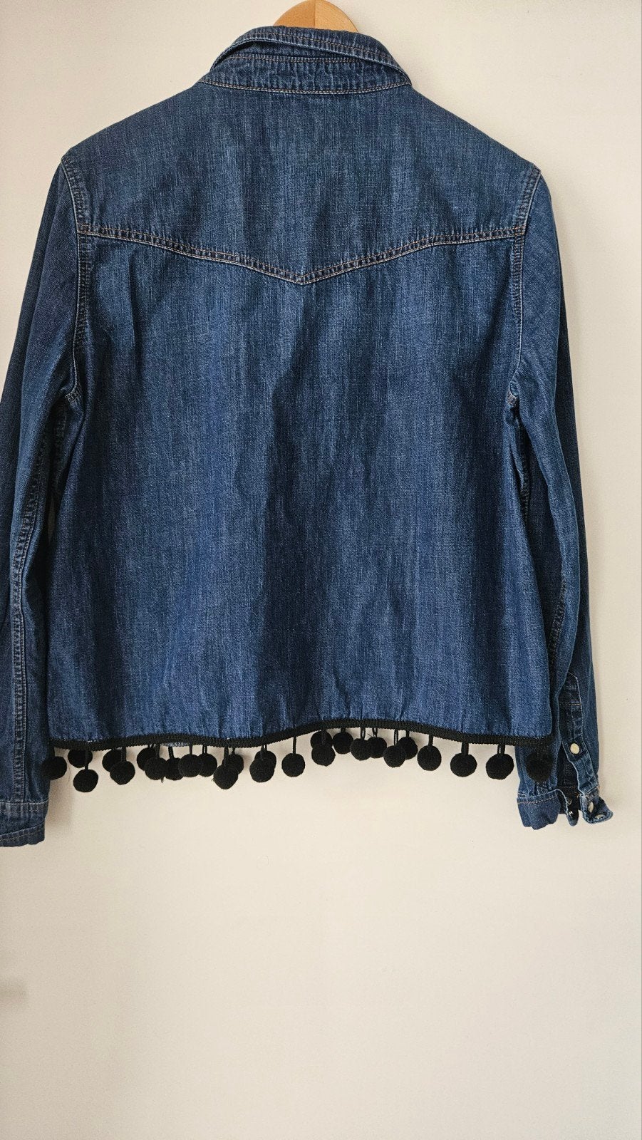 Zara spijkerblouse met pompons, Ophalen of Verzenden, Zo goed als nieuw, Maat 38/40 (M), Blauw