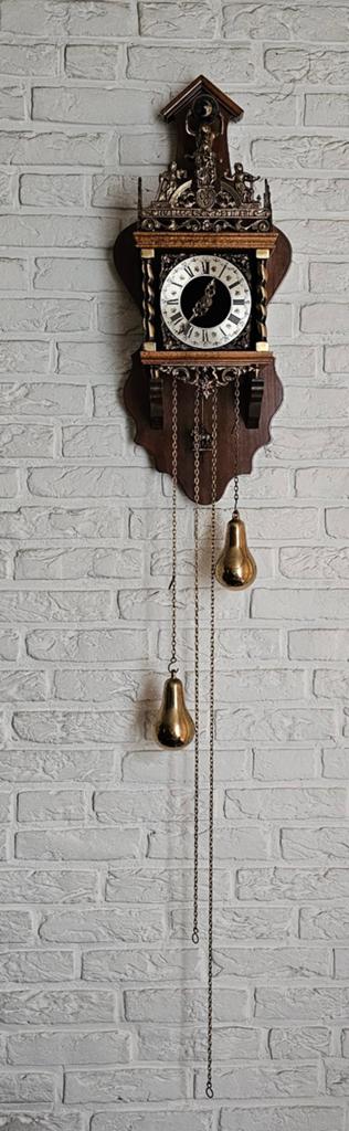 Antieke Wuba wandklok met bronzen ornamenten, Ophalen