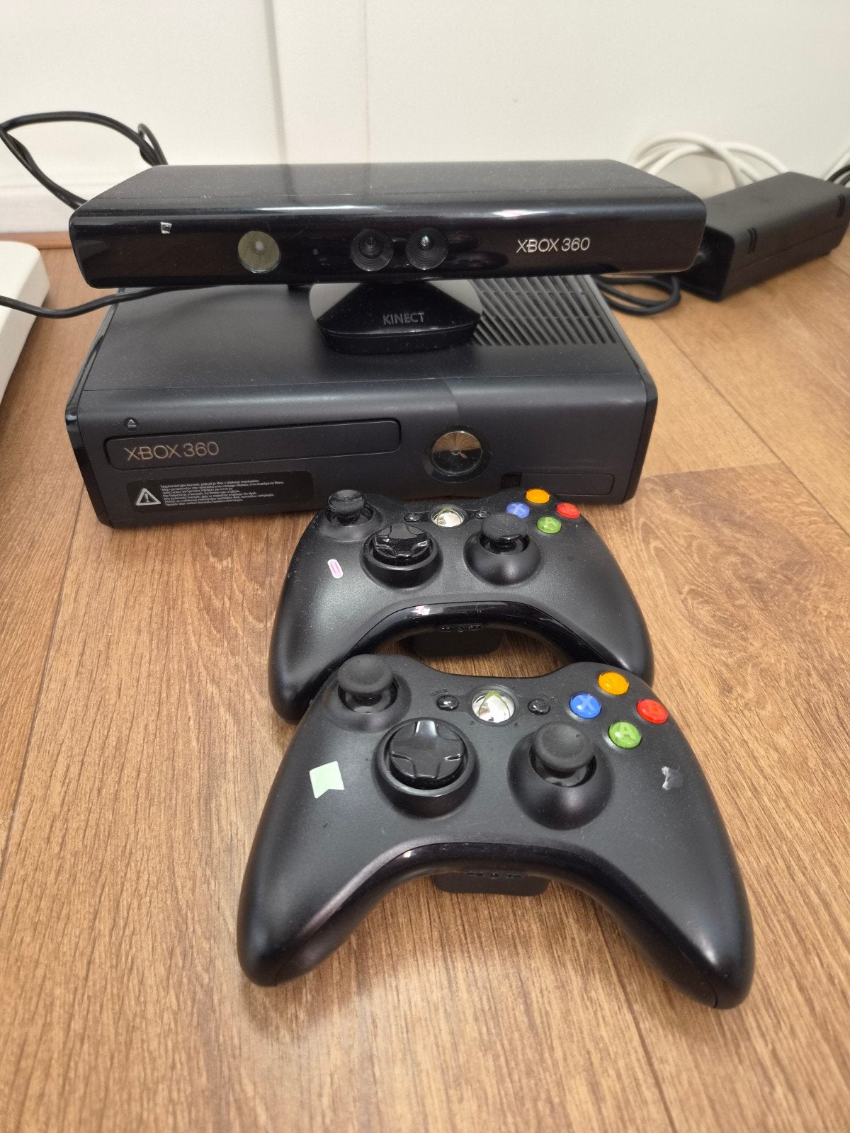 Xbox 360 S met Kinect en 2 controllers, Spelcomputers en Games, Met kinect, Met 2 controllers, Ophalen of Verzenden, Gebruikt